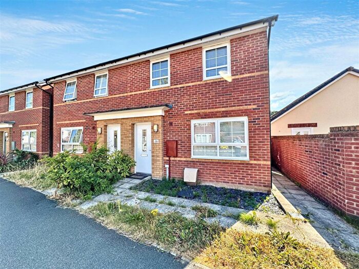 3 Bedroom Semi-Detached House For Sale In Castle Way, Rogerstone, Newport, NP10