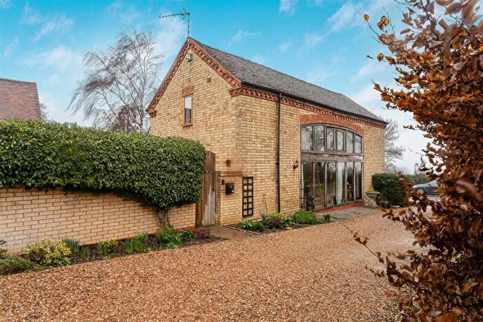 3 Bedroom Barn Conversion For Sale In Flecknoe, Rugby, CV23