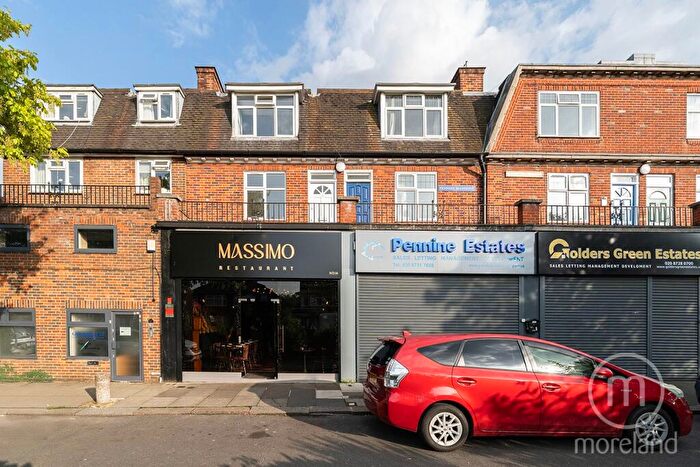 3 Bedroom Flat To Rent In Pennine Mansions, Pennine Drive, London, NW2