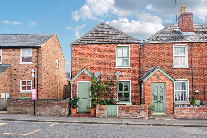 2 Bedroom End Of Terrace House For Sale In London Road, Cheltenham, GL52