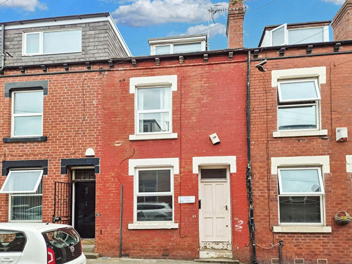 5 Bedroom Terraced House For Sale In Welton Place, Leeds, LS6