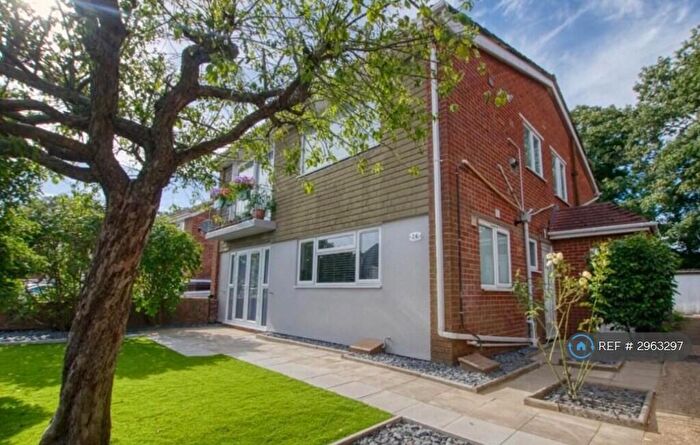 2 Bedroom Maisonette To Rent In Moorlands Crescent, Southampton, SO18