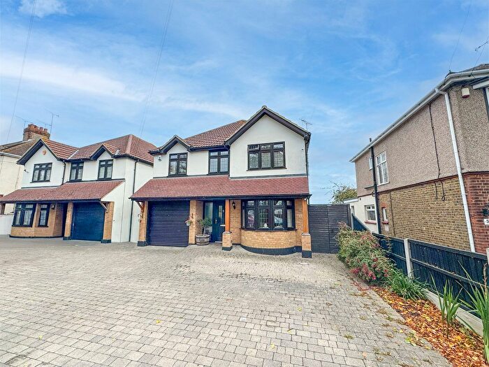 4 Bedroom Detached House For Sale In Stambridge Road, Rochford, SS4