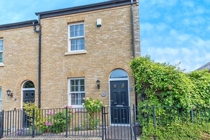 4 Bedroom End Of Terrace House For Sale In Union Street, Rochester, Kent, ME1