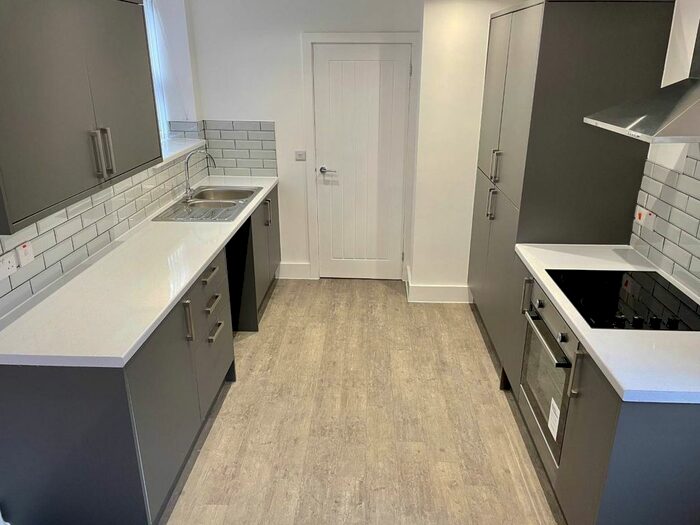 2 Bedroom Flat To Rent In Carmarthen Road, Cwmdu, Swansea, SA5