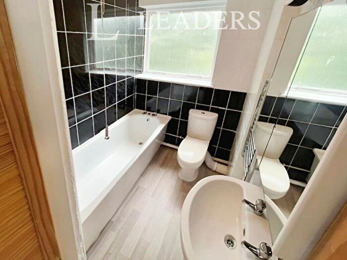 2 Bedroom Apartment To Rent In Lyndhurst Cort, Hove, BN3