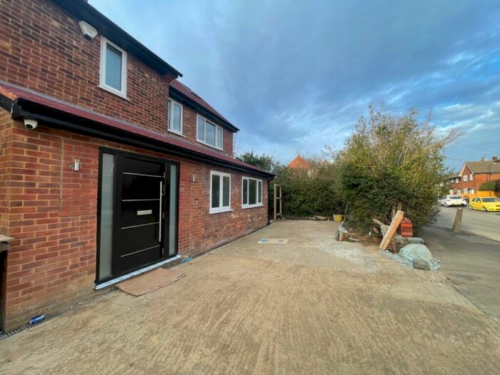 9 Bedroom Semi-Detached House To Rent In Rockley Road, Luton, Bedfordshire, LU1