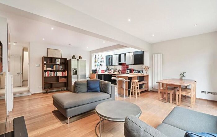 2 Bedroom Flat To Rent In Rodmarton Street, Marylebone, London, W1U
