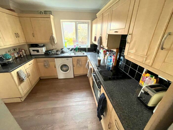 5 Bedroom Semi-Detached House To Rent In Chatham Road, Winchester SO22