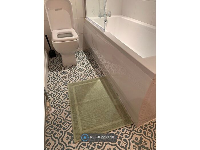 2 Bedroom Flat To Rent In Commerce House, London, SW9