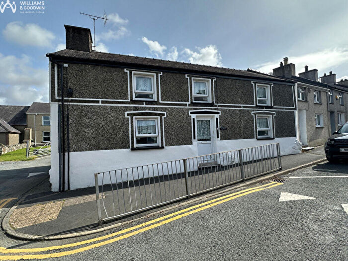 3 Bedroom End Of Terrace House For Sale In Rhedyw Road, Llanllyfni, Gwynedd, LL54