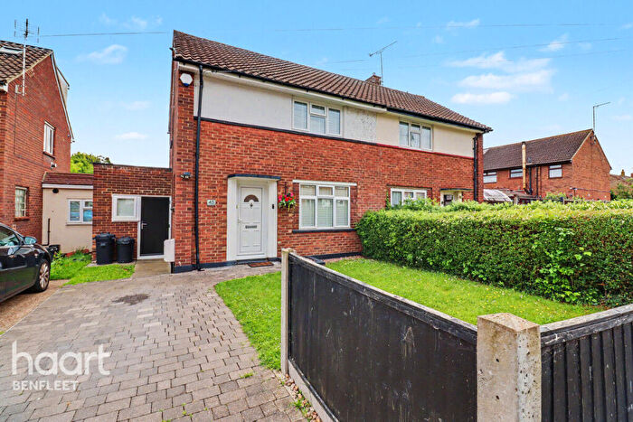 2 Bedroom Semi-Detached House For Sale In Queensmere, Benfleet, SS7
