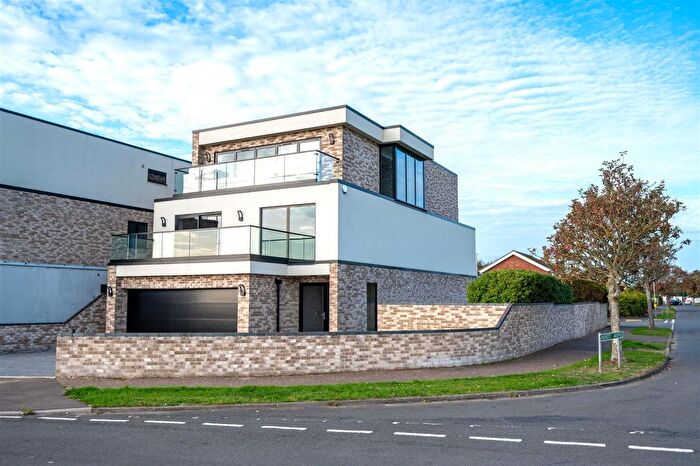 5 Bedroom Detached House For Sale In Marine Parade, Gorleston, NR31