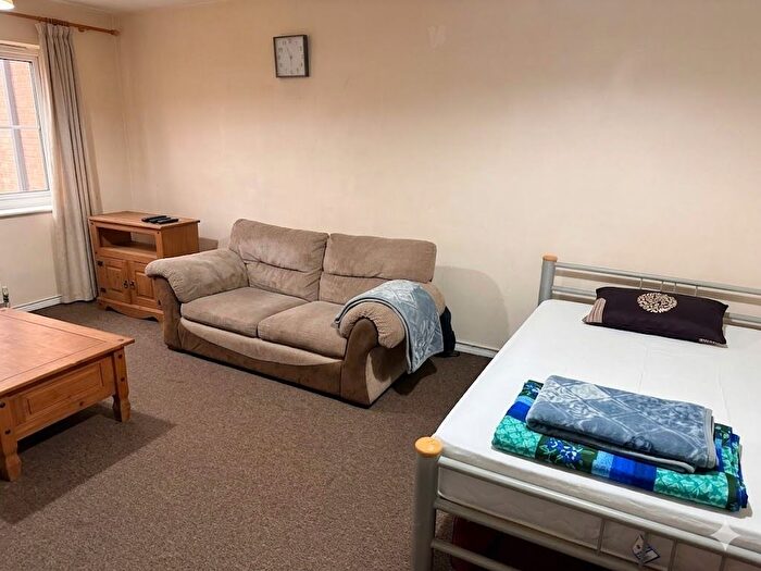 2 Bedroom Flat To Rent In Carlton House, TW4