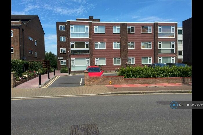 2 Bedroom Flat To Rent In Beckenham, Kent, BR3