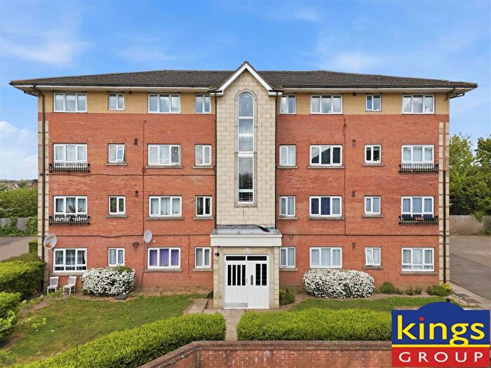 2 Bedroom Apartment For Sale In Buxton Close, London, N9
