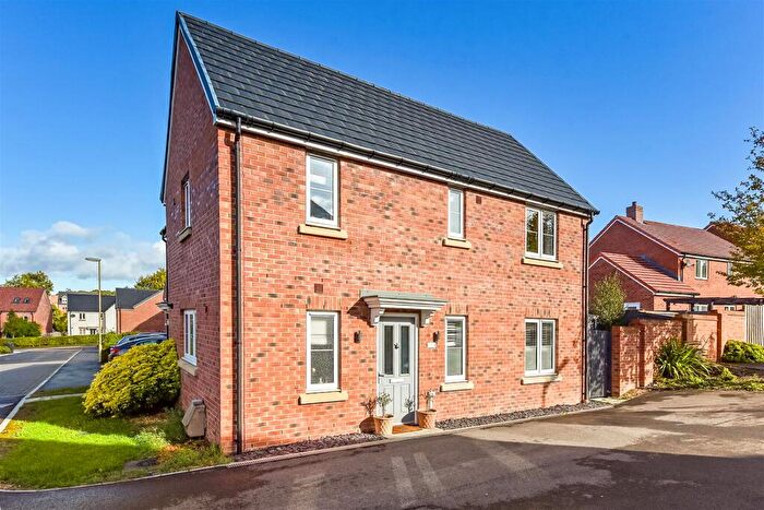 3 Bedroom Semi-Detached House For Sale In Foal Close, Andover, SP11