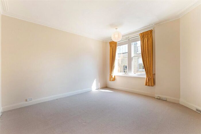 3 Bedroom Flat To Rent In Prince Of Wales Drive, Battersea, SW11