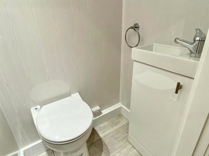 3 Bedroom House To Rent In Highfield Avenue, Greetland, Halifax, HX4