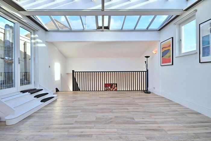 2 Bedroom Property To Rent In Old Sun Wharf, Narrow Street, E14