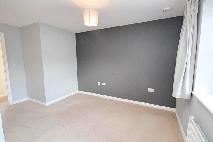 2 Bedroom Coach House To Rent In Ossulbury Lane, Aylesbury, HP19
