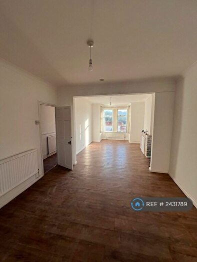 2 Bedroom End Of Terrace House To Rent In Hillside Road, Chatham, ME4