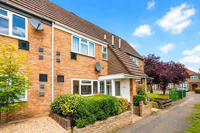 3 Bedroom Terraced House For Sale In Midsummer Avenue, Hounslow, TW4