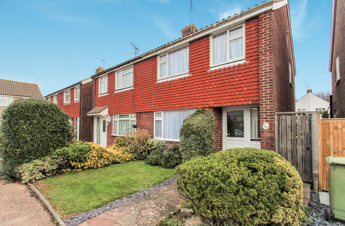 3 Bedroom End Of Terrace House To Rent In Barnsite Gardens, Rustington, BN16