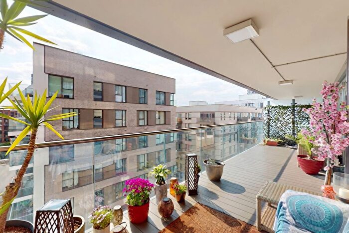 2 Bedroom Flat For Sale In Bessemer Place, London, SE10