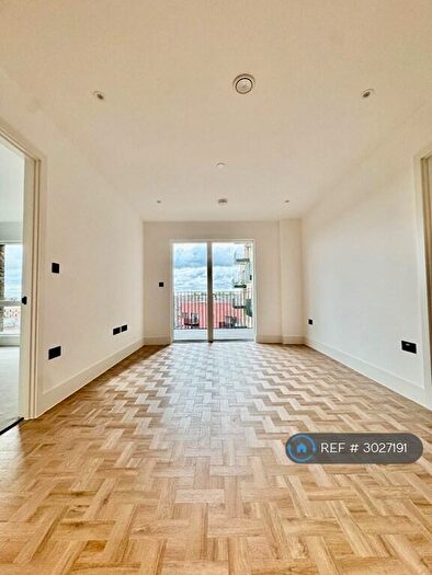 2 Bedroom Flat To Rent In Monarch Square, London, SW11