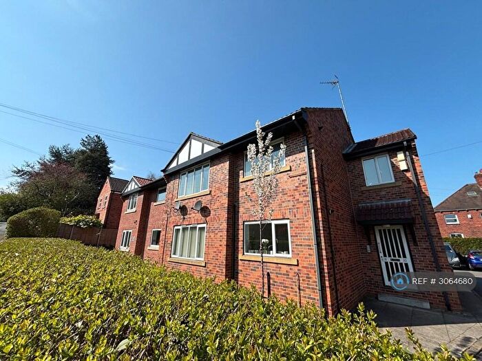 2 Bedroom Flat To Rent In Drummond Avenue, Leeds, LS16