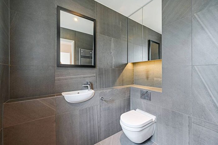 3 Bedroom Flat For Sale In Reminder Lane, Greenwich, London, SE10