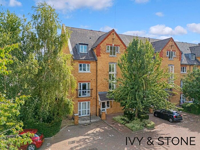 2 Bedroom Flat To Rent In Turner Street, London, Greater London, E16