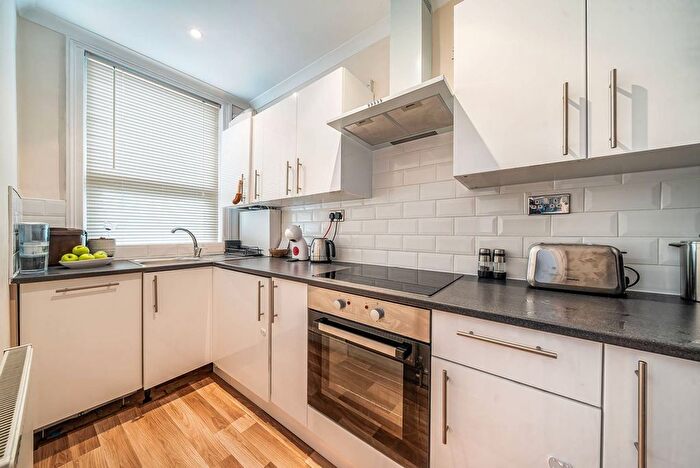 1 Bedroom Flat To Rent In Woodside Green, South Norwood, London, SE25