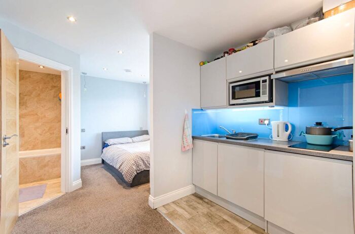 Studio To Rent In Sentinel Close, Southall, Northolt, UB5