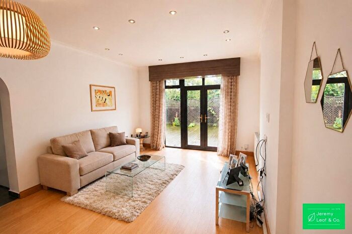 2 Bedroom Flat To Rent In Dollis Park, Finchley, N3