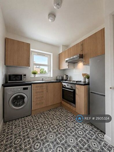 1 Bedroom Flat To Rent In Garnham St, London, N16