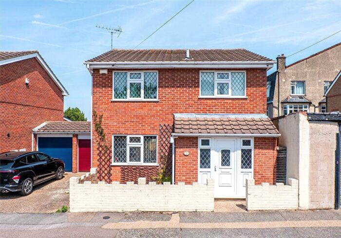 3 Bedroom Link Detached House For Sale In Jellicoe Avenue West, Gravesend, Kent, DA12