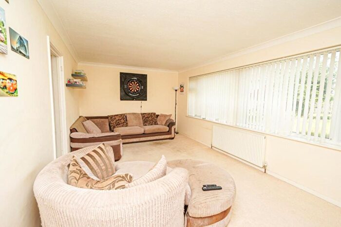 3 Bedroom Semi-Detached House For Sale In Wentworth Drive, Leighton Buzzard, LU7