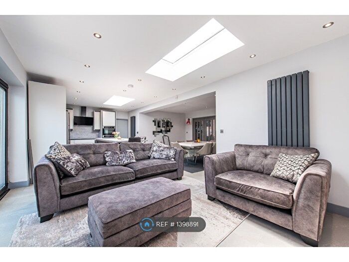 4 Bedroom Bungalow To Rent In School Lane, Higham, Rochester, ME3