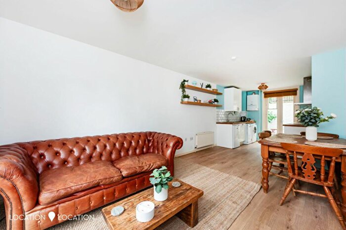 1 Bedroom Flat For Sale In Shacklewell Lane, London, E8