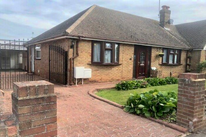 2 Bedroom Bungalow To Rent In Childscroft Road, Gillingham, ME8