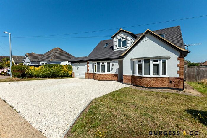 4 Bedroom Chalet For Sale In First Avenue, Bexhill-On-Sea, TN40