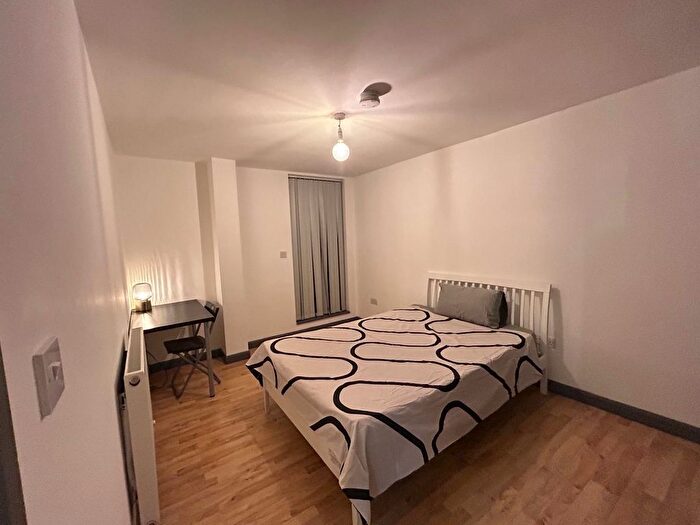 3 Bedroom Flat To Rent In Raven Row, London, E1