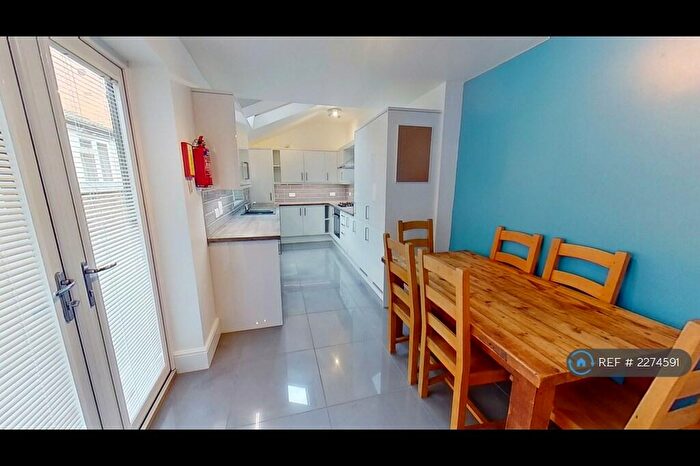 6 Bedroom Terraced House To Rent In Cottesmore Road, Nottingham, NG7