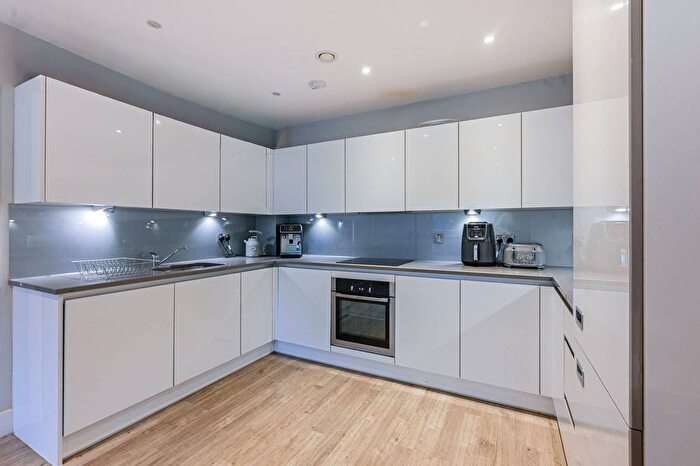 1 Bedroom Flat For Sale In Kings Arms Court, East Acton Lane, East Acton, London, W3