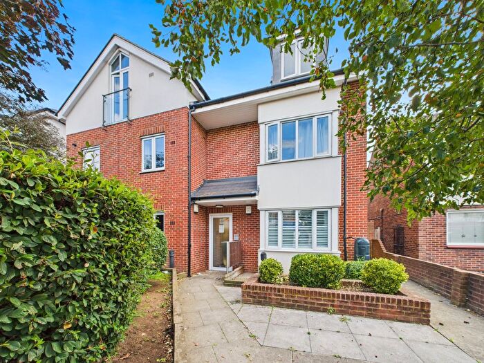 2 Bedroom Flat To Rent In Halfway Street, Sidcup, Kent, DA15