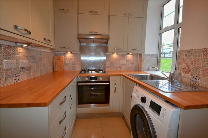 2 Bedroom Apartment To Rent In Colney Hatch Lane, London, N10