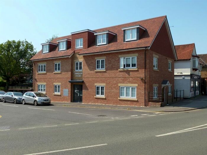 2 Bedroom Flat To Rent In Lion Mead, Haslemere, GU27