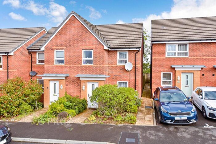 3 Bedroom End Of Terrace House For Sale In Cromwell Avenue, East Cowes, Isle Of Wight, PO32